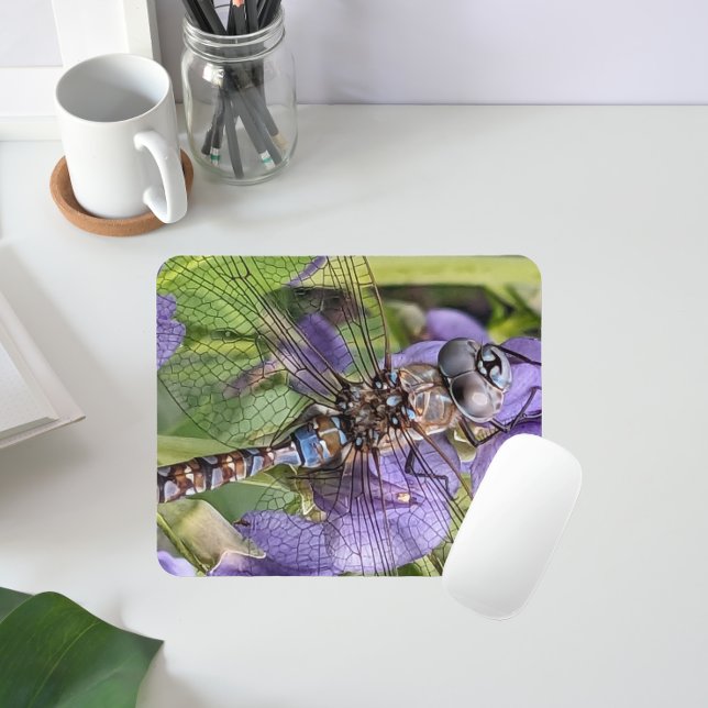 Libellen-Libelle mit blauen Augen auf einer Blume Mousepad (In Situ)