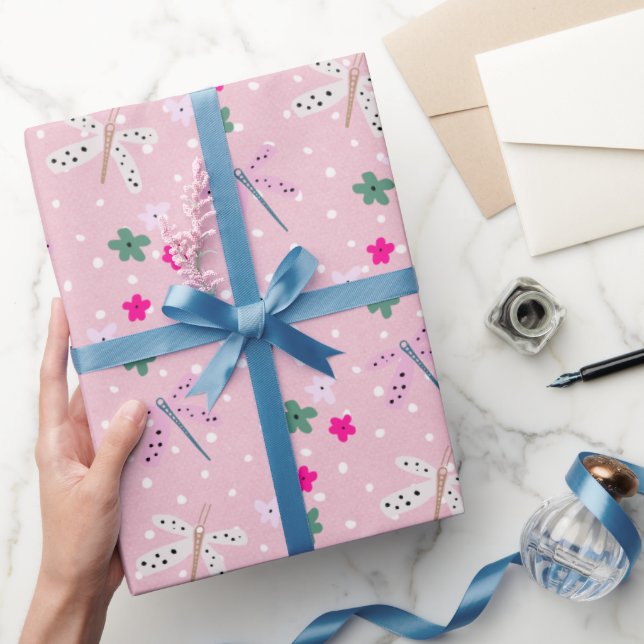 Libellen und Blume auf Polka-Punkten Geschenkpapier (Schenken)