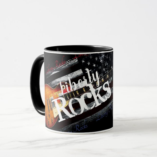 LIBERTY ROCKS Vintage amerikanische Flagge Tasse (Vorderseite Links)