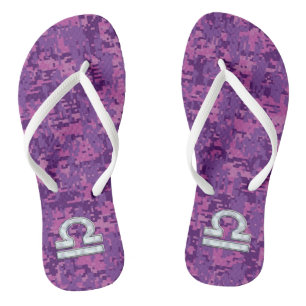Libra Sign auf der digitalen Fuchsia-Camouflage Flip Flops