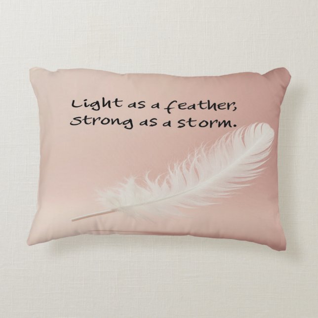 Licht als Feder, stark als Sturm Dekokissen (Rückseite)