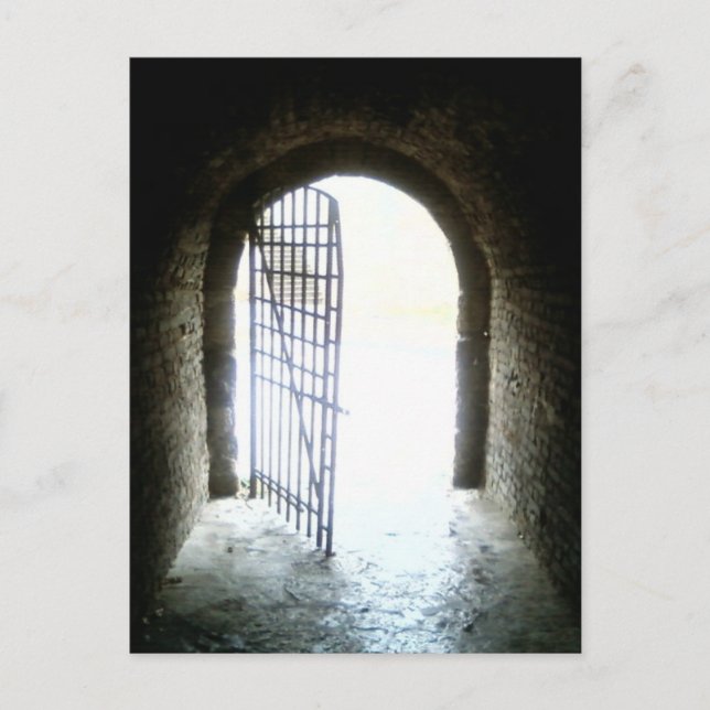 Licht an der Tür am Ende des langen dunklen Katako Postkarte (Vorderseite)