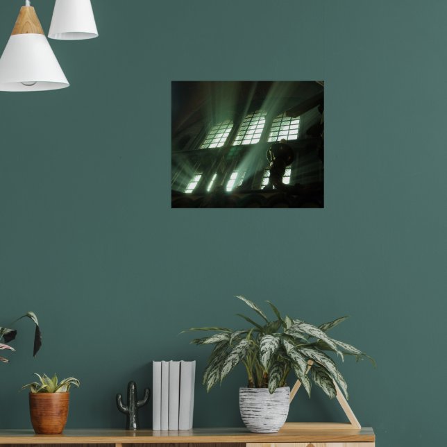 Licht, das durch Kirchenfenster fällt Poster (Wohnzimmer 1)