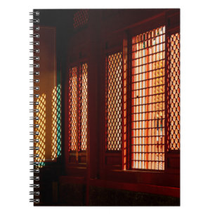 Licht durch Fenster des Mesh Notizblock