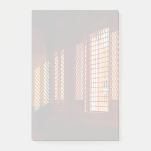 Licht durch Mesh-Fensteröffnungen Post-it Klebezettel