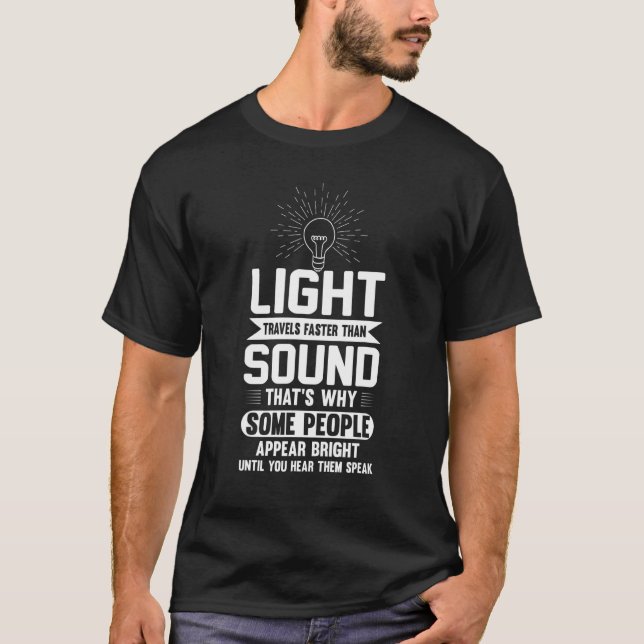 Licht geht schneller als Sound-Redewendungen sarka T-Shirt (Vorderseite)