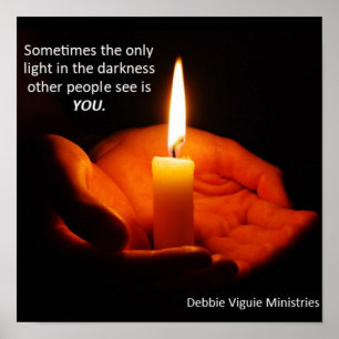 Licht in der Dunkelheitsdrucke Poster