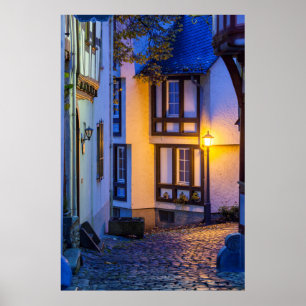 Licht Laterne auf Kopfsteinpflaster Straße Poster