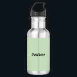 Lichtbildgrün Minimaler Personalisierter Name Edelstahlflasche<br><div class="desc">Diese elegante Edelstahl-Wasserflasche zeichnet sich durch ein stilvolles minimalistisches Design aus. Klicken Sie einfach auf "Personalisieren",  um den Namen Ihrer Wahl hinzuzufügen,  und es wird in der Mitte des Designs auf einem hellgrünen Hintergrund angezeigt. Sie können das Ergebnis vor dem Auschecken sehen.</div>