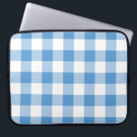 Lichtblau und weiß Gingham Muster Laptopschutzhülle<br><div class="desc">Hellblaue, weiße und blassblaue Quadrate bilden einen fett kontrollierten karierten. Das Baby-Blau-Weiß-Gingham-Muster erinnert mich an lustige Sommerpicknicks und Baby-Jungs. Das Weiß ist transparent, sodass Sie es ändern können, wenn Sie möchten. Klicken Sie einfach auf den Knopf "Anpassen" und wählen Sie dann in der Sidebar die Option "Printed Background Color" aus....</div>