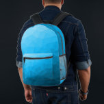 Lichtblaues cyan Gradient Geometric Mesh Pattern Bedruckter Rucksack<br><div class="desc">Hellblauer,  geometrischer Mesh-Muster bedruckter Rucksack mit Zyan. Coole Mode Accessoires Tasche für jeden. Blaues Dreieck geometrisches Mesh mit Licht bis dunkel ombre Farbverlauf Design.</div>
