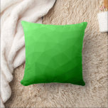 Lichtgrün geometrisches Messprofil Kissen<br><div class="desc">Hellgrüne Gefälle geometrische Maschenmuster helle Dreiecke ombre. Cooles modernes Dreieck geometrisches Mesh mit hellgrünem bis dunkelgrünem Ober-Farbverlauf.</div>