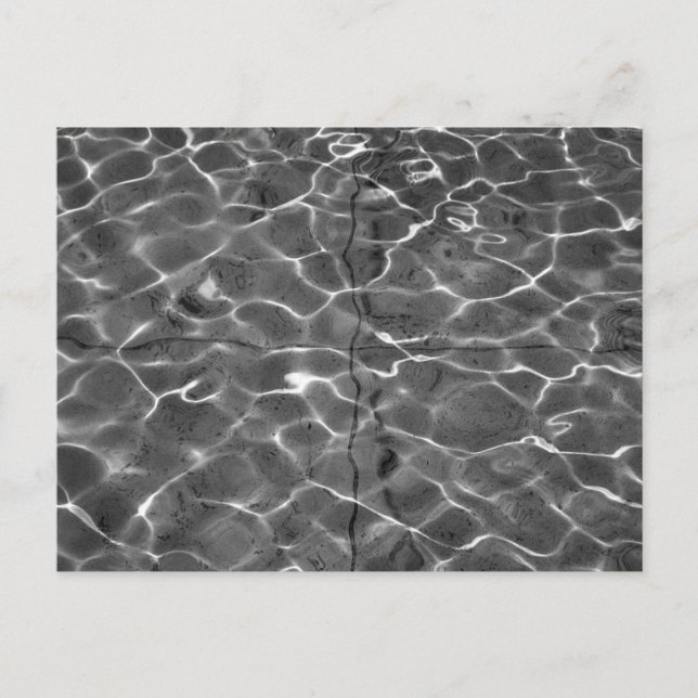 Lichtreflektionen auf Wasser: Schwarz/Weiß Postkarte (Vorderseite)
