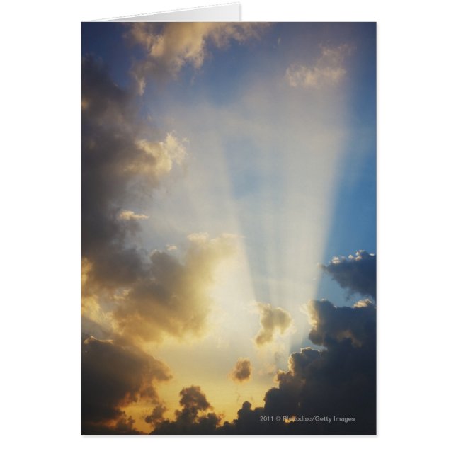 Lichtstrahlen, die durch die Wolken strahlen (Vorne)