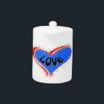 Liebe<br><div class="desc">Legen Sie diesem Amerikanische Unabhängigkeitstag eine kleine Liebe mit diesem einfachen Design in Ihr Herz. Liebe ist in einem roten, weißen und blauen Herz geschrieben. Die Herzen sind von goldenen und weißen Sternen umgeben. Das macht ein großartiges Geschenk und ist für jeden geeignet.</div>