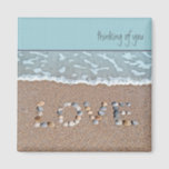 Liebe am Strand Magnet<br><div class="desc">LIEBE geschrieben in Muscheln am Strand.</div>