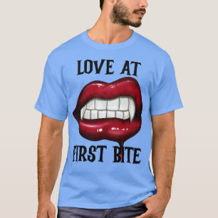 Liebe an erster Stelle T-Shirt