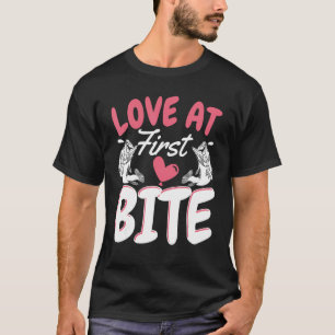 Liebe auf den ersten Bissen Design für Fischer T-Shirt