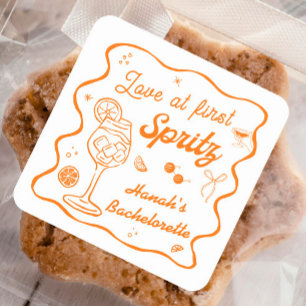 Liebe auf den ersten Spritz Junggesellinnenabschie Quadratischer Aufkleber