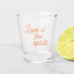 Liebe auf den ersten Spritz-Junggesellinnenabschie Schnapsglas