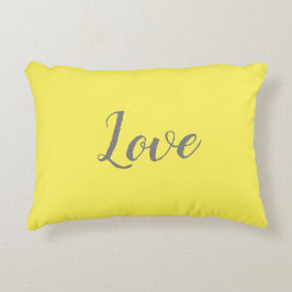 "Liebe" auf Hübschem gelben Akzent Dekokissen