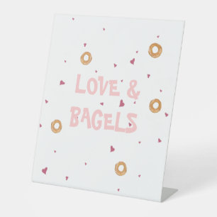 "LIEBE & BAGELS"   Niedlicher Spaß weiß und rosa Sockelschild