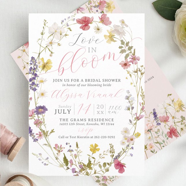 Liebe befindet sich im Brautparty der Wildblume Einladung (Trendy modern cute Love is in Bloom wildflower pink floral garden wedding bridal shower invitation)