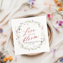 Liebe befindet sich in der Wildblume des Brautpart