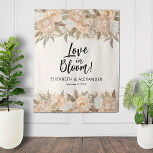 Liebe bei Blumenpfirsichhochzeiten Wandteppich