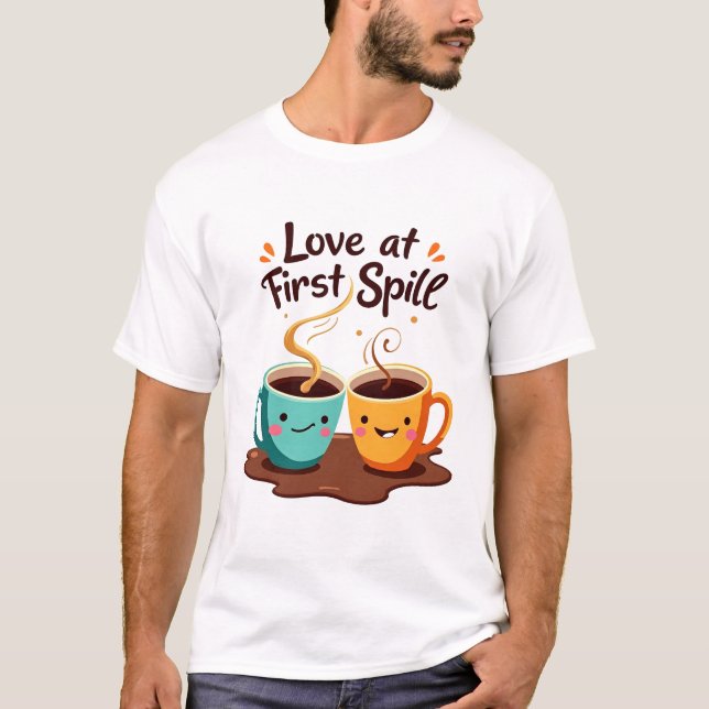 Liebe bei First Spill - Niedliche romantische Kaff T-Shirt (Vorderseite)