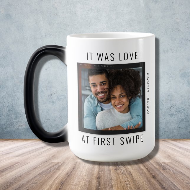 Liebe bei First Swipe Online Couple Valentine Tass Tasse (Von Creator hochgeladen)