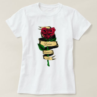 Liebe Besiegt Alles Rote Rosen Herz mit Text Damen T-Shirt
