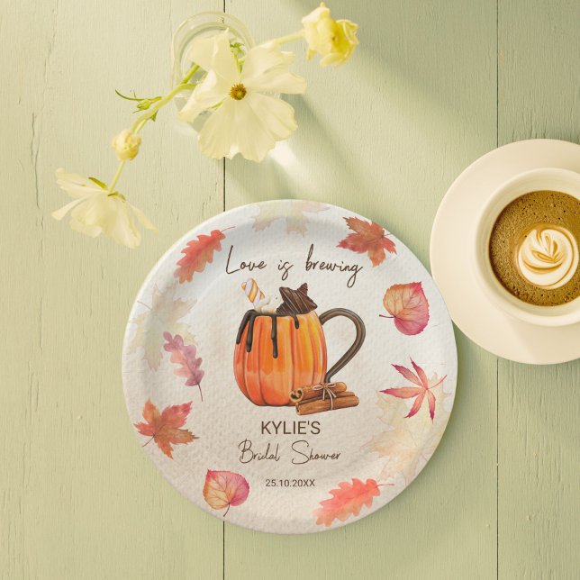 Liebe Braufall Brautparty mit Monogramm Pappteller (Love is brewing fall bridal shower monogrammed printed  paper plates pumpkin mug hot chocolate maple)