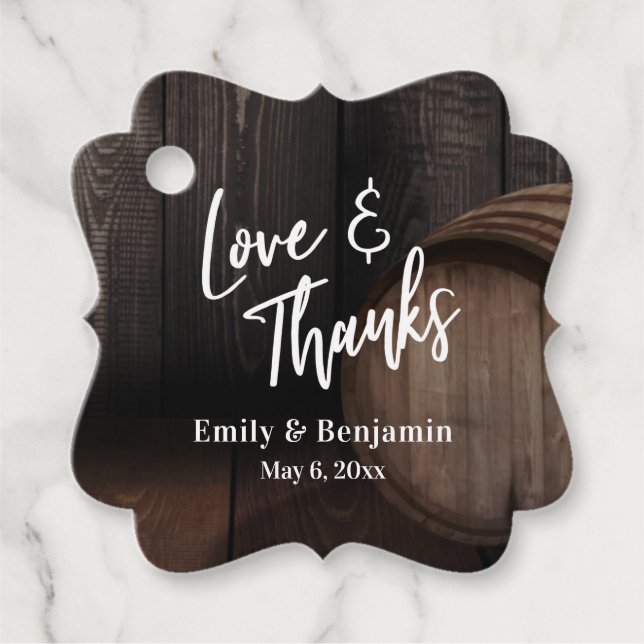 Liebe & Dank Lässiger Typografie mit Holzfässern Geschenkanhänger (Vorderseite)