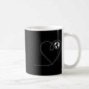 Liebe den Planeten Erde Herz Globus Minimalist Kaffeetasse