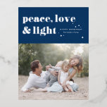 Liebe des Friedens und Foto der leichten Navy Folien Feiertagspostkarte<br><div class="desc">Frieden, Liebe und Licht. | Senden Sie Ihre Hanukkah Grüße an Familie und Freunde mit dieser anpassbaren Hanukkah Postkarte. Es zeichnet sich durch Retro-fett Typografie aus. Personalisieren Sie dieses Foto Hanukkah Postcard durch Hinzufügen Ihrer Daten. Diese silberne Hanukkah Postkarte ist in anderen Farben und Karton erhältlich. Matching-Elemente sind ebenfalls verfügbar....</div>