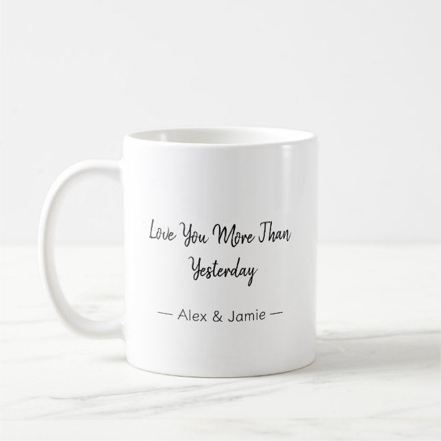 Liebe dich mehr als gestern – Romantischer Spruch Kaffeetasse (Links)
