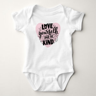 Liebe dich selbst und sei freundlich baby strampler