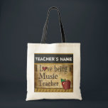 Liebe, die eine Vintage Art des Musik-Lehrer-| ist Tragetasche<br><div class="desc">Musik-Lehrer-Taschen-Tasche. 100% kundengerecht. Bereiten Sie vor, um die Kästen auszufüllen oder den BESONDERS ANFERTIGEN Knopf an zu klicken, um irgendwelche des Schriftartes oder der Grafiken hinzuzufügen, zu bewegen, zu löschen, die Größe neu zu bestimmen oder zu ändern. Gemacht mit hohem Entschließungsvektor und/oder digitalen Grafiken für einen beruflichen Druck. ANMERKUNG: (DIESES...</div>