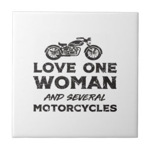 Liebe eine Frau und mehrere Motorräder Essential Fliese