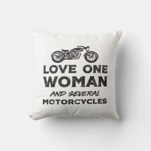 Liebe eine Frau und mehrere Motorräder Essential Kissen