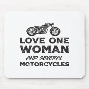 Liebe eine Frau und mehrere Motorräder Essential Mousepad