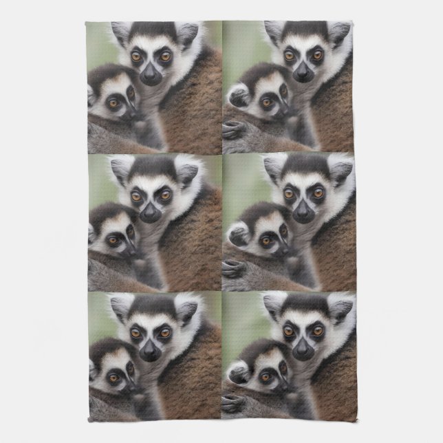 **"Liebe einer Mutter: Mama und Baby Lemur Cuddlin Geschirrtuch (Vertikal)