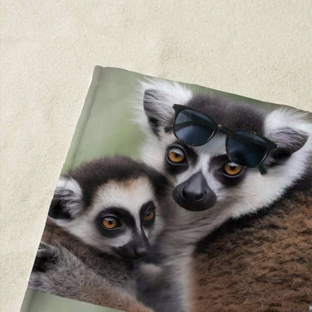 **"Liebe einer Mutter: Mama und Baby Lemur Cuddlin Strandtuch (Beispiel)