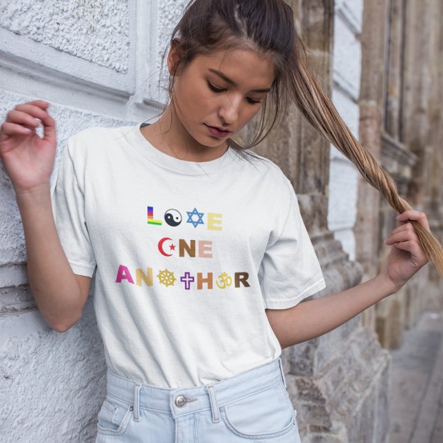 Liebe eins anderes T-Shirt (Von Creator hochgeladen)