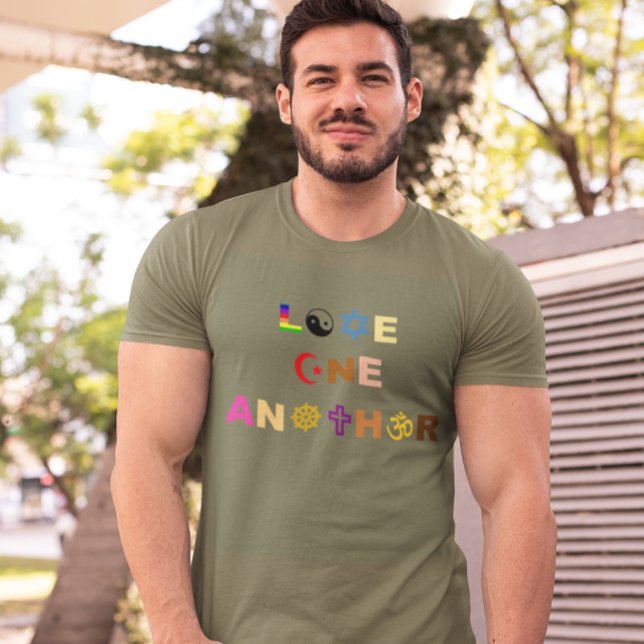Liebe eins anderes T-Shirt (Von Creator hochgeladen)