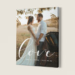 Liebe elegantes kalligrafisches HochzeitsFoto Künstlicher Leinwanddruck<br><div class="desc">Zeigen Sie Ihre Lieblingsfotos mit diesem modernen Druck,  mit dem Wort Liebe in einem schönen Textüberlagerungsformat. Sie können die Farbe und Größe des Textes ganz einfach ändern,  um es Ihrem Bild anzupassen.</div>
