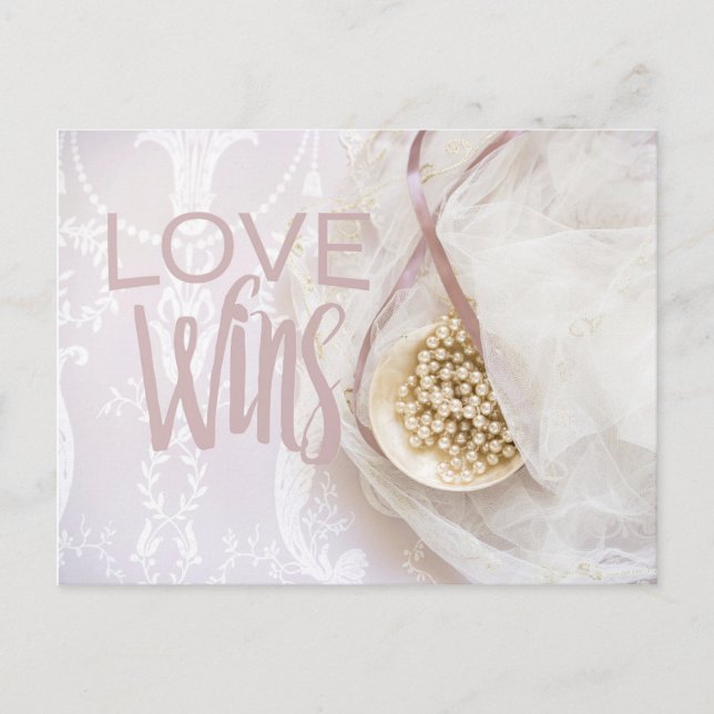 Liebe gewinnt Bridal Lace und Pearls Wedding Postkarte (Vorderseite)