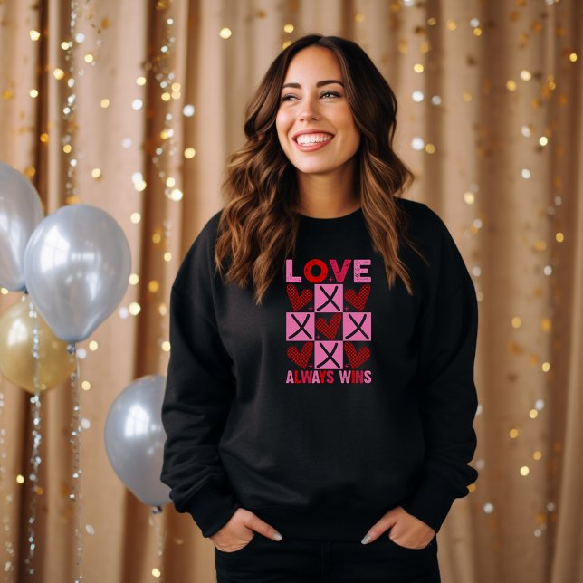 Liebe gewinnt immer Pink Valentinstag Schwarz Sweatshirt (Von Creator hochgeladen)