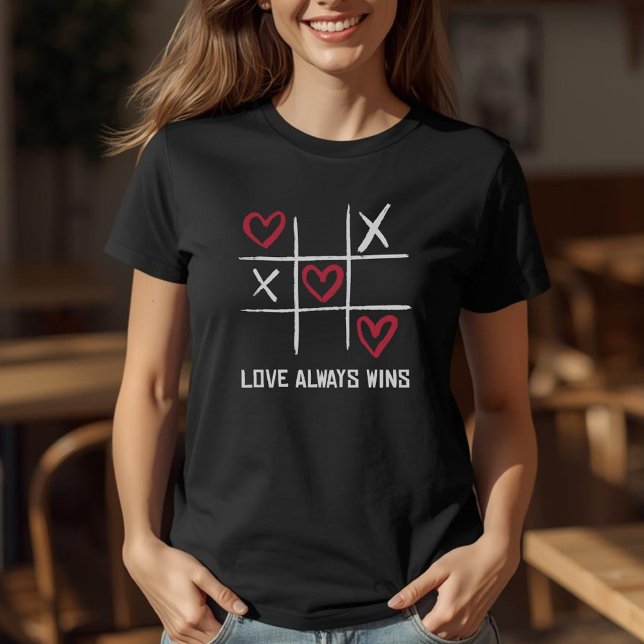 Liebe gewinnt immer Valentinstag T-Shirt (Von Creator hochgeladen)